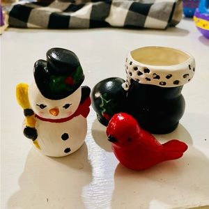 Boot, snowman & bird